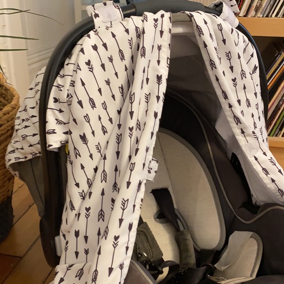 On the Goldbug Car Seat Cover - Picture 2 of 6